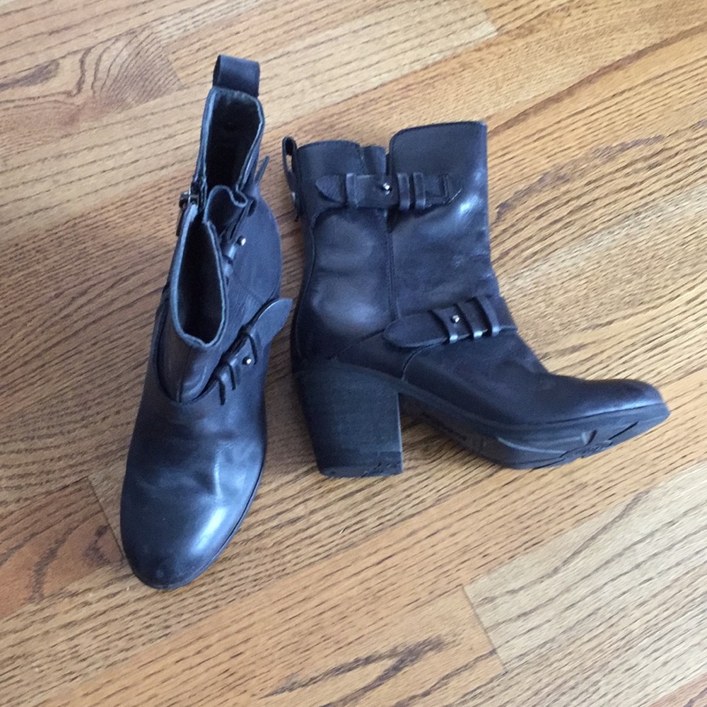 Bussola leather Moto Strap midheight boot.